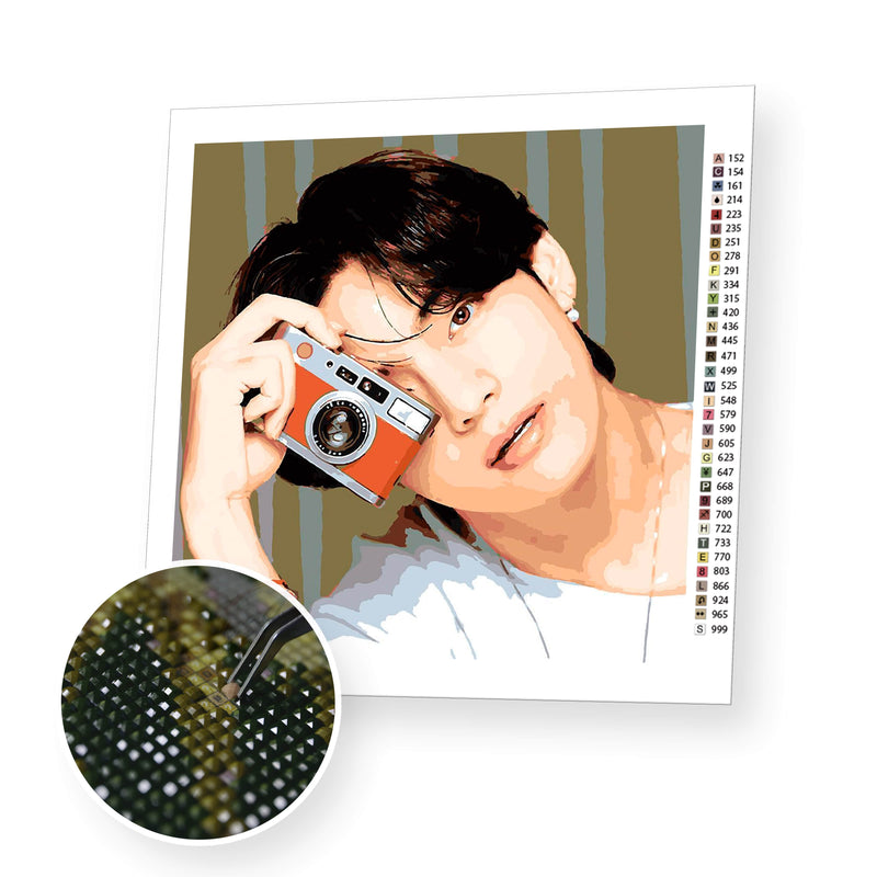 V with Camera premium diamond painting kit for adults